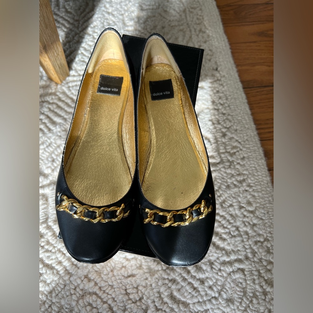 Dolce Vita flats with gold chain . Monaco size 8